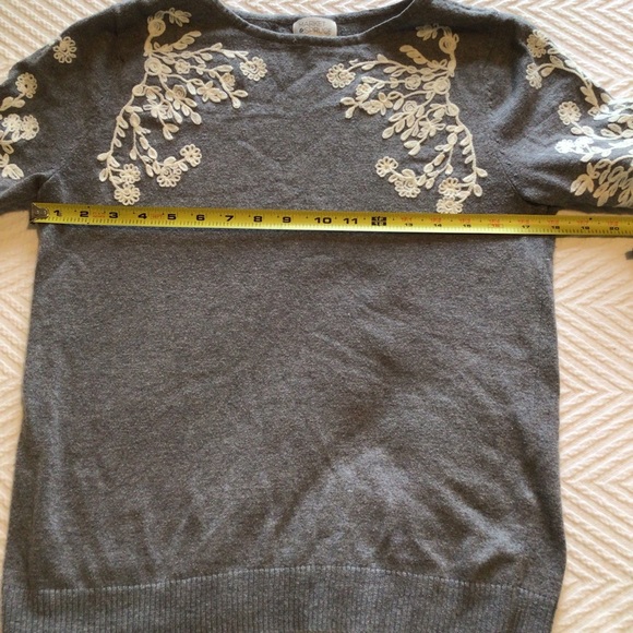 Market & Spruce Gray Embroidered Crew Neck Pullover Sweater - Picture 9 of 11